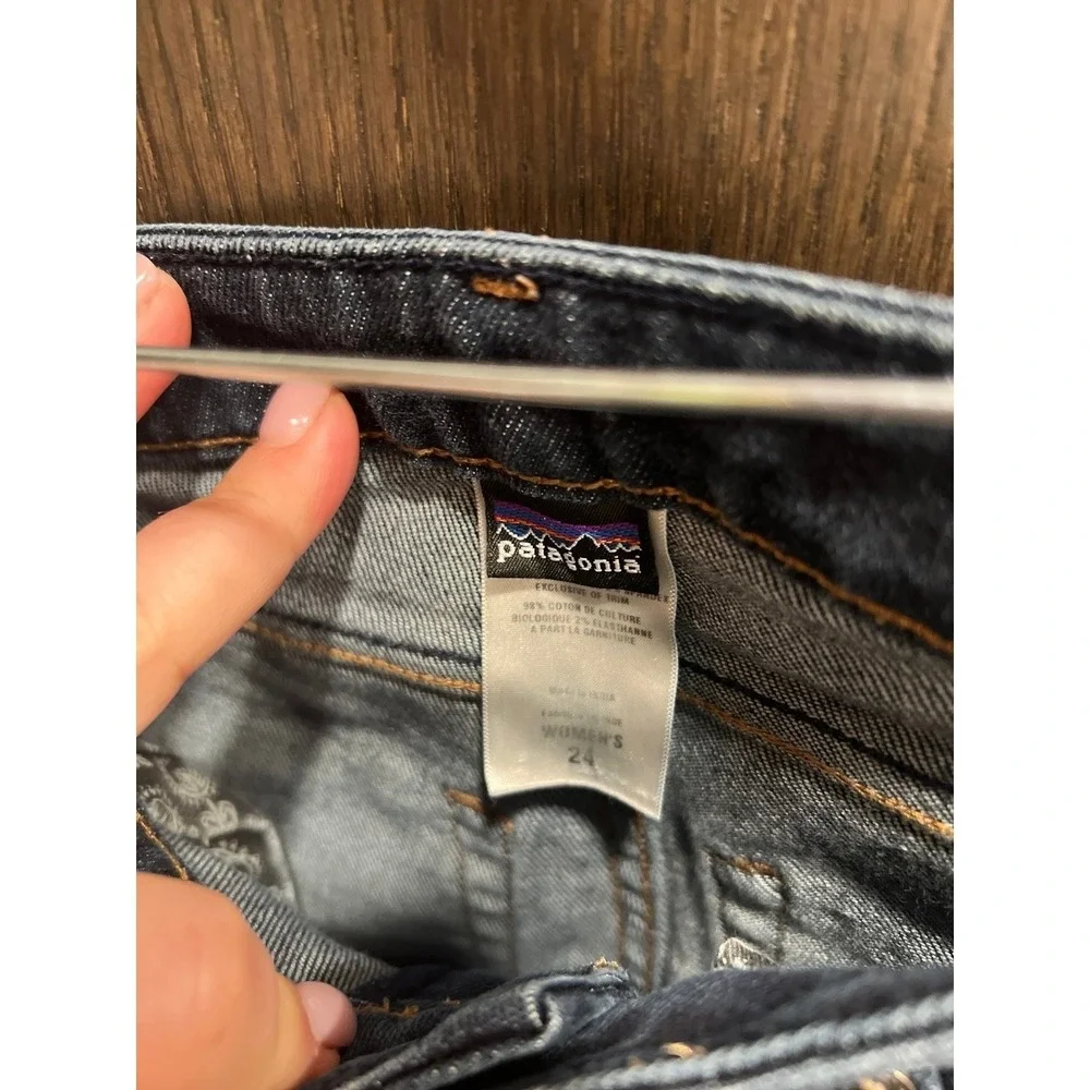 Patagonia dark wash blue jeans women's 24 inseam‎ 30